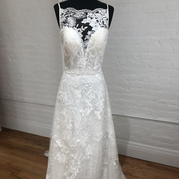 Pronovias Eleana Gown - Picture 2 of 5